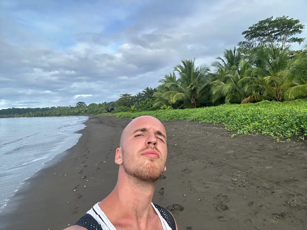 Walking 20km through the coast of El Chocó